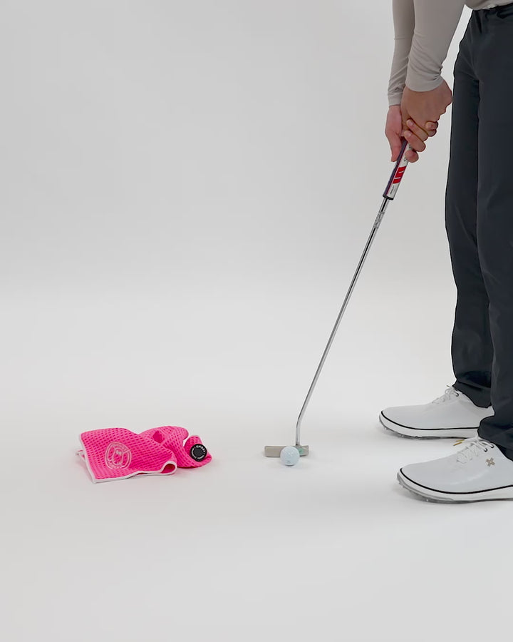 Greenside Towel with Magnet Patch and Carabiner Hot Pink#color_hot-pink